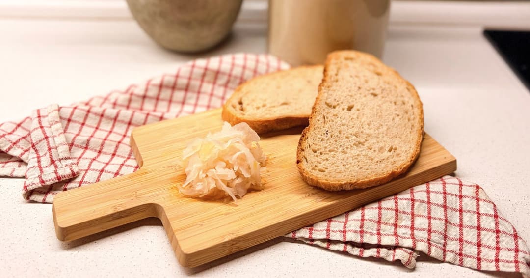 chlieb-s-fermentovanou-kapustou